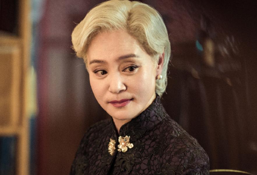 岁月不饶美人?其实皮肤松弛,白发皱纹,根本不影响她们风华绝代