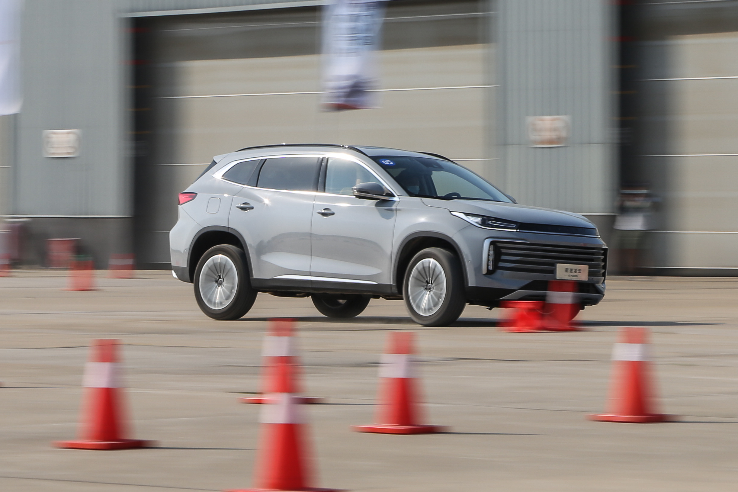 落地20万内性价比高的大七座suv,落地25万左右的五座中型suv推荐