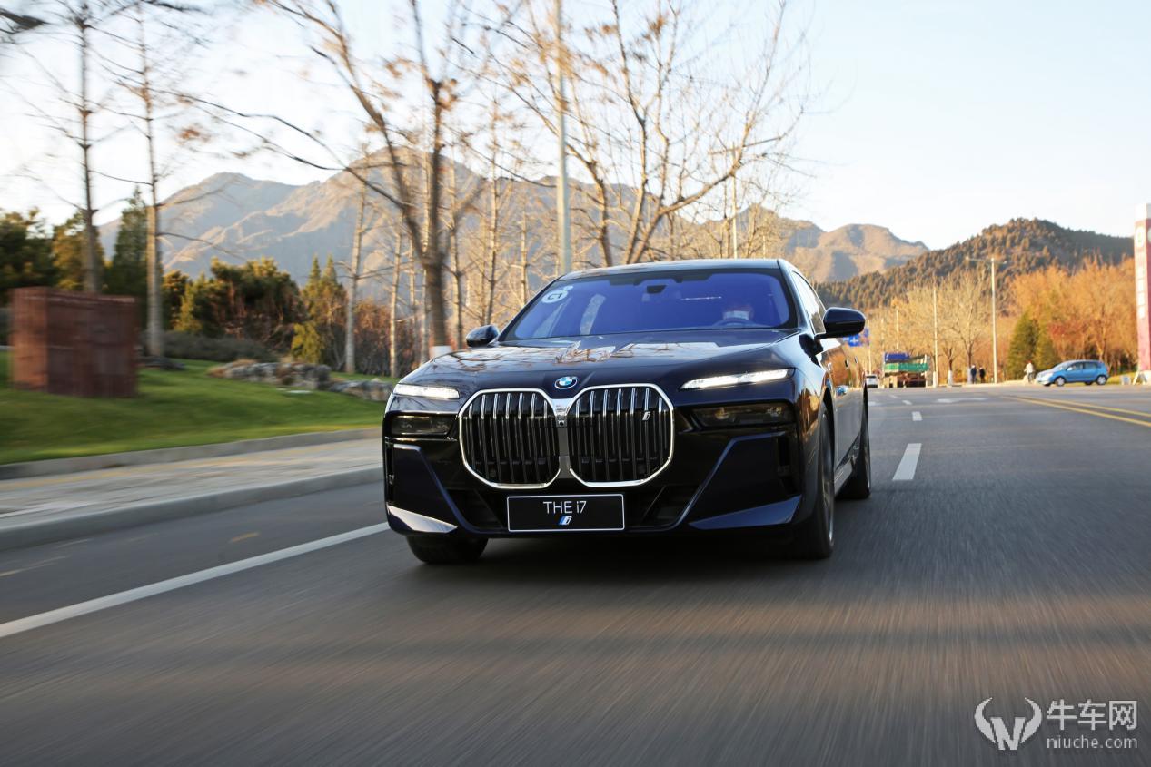 强者的自我颠覆试驾宝马i7xDrive60L