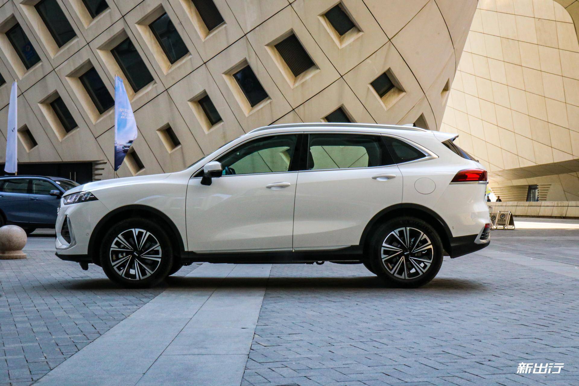 wey拿铁油电混动,wey拿铁混动版