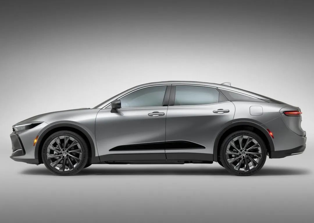 16代皇冠下线了吗,16代皇冠2023款最新款