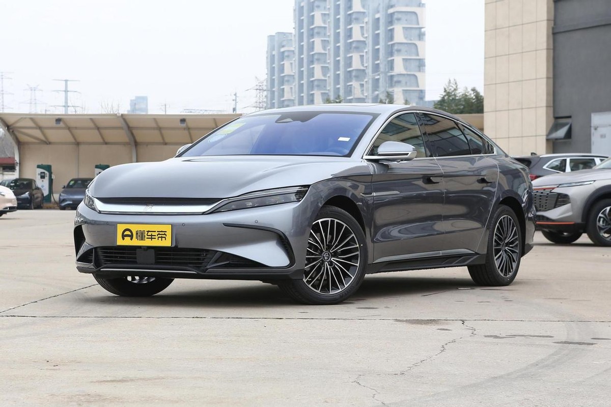 奔驰c级和奥迪a6l,奔驰c级和奥迪a6l哪个更值得买