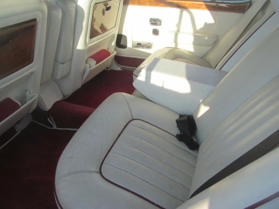 廉价奢侈品！仅1万美元的1989年劳斯莱斯SilverSpur你喜欢吗？