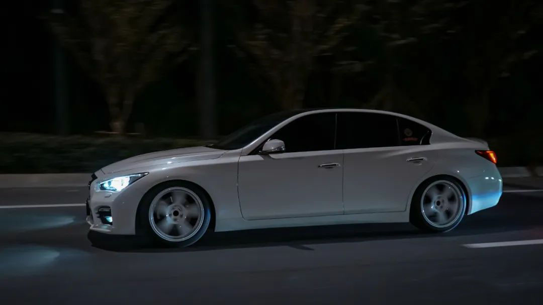 英菲尼迪q50姿态,沉浸式体验英菲尼迪q50l2018