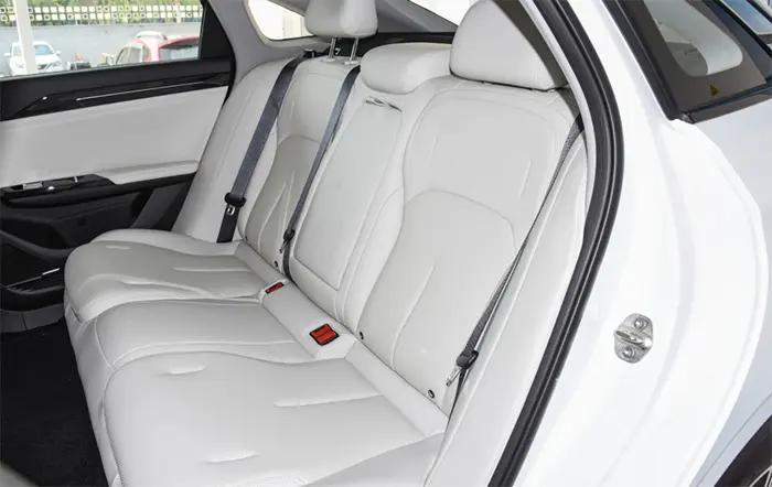 银河l6外观纯燃油的,银河l61.5tdht125kmplus配置