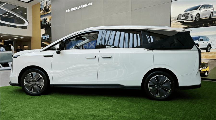 上汽大通maxusg10九座空间,亮相的这款上汽大通maxus概念车