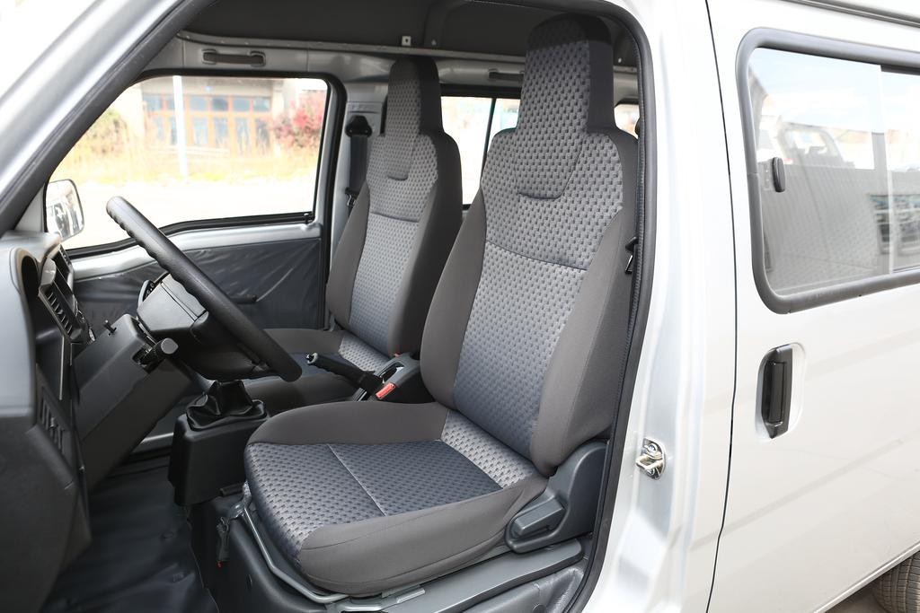 体验五菱之光2019款1.2LS实用型，定价3.23万还是后驱，油耗6.0L