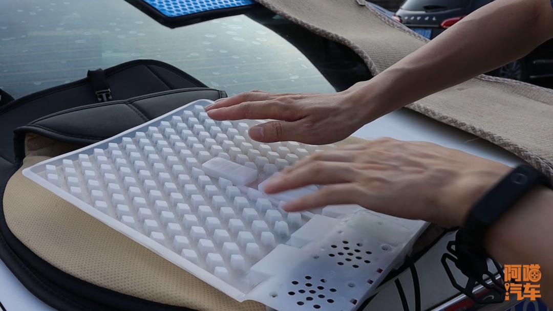 车辆暴晒后怎么快速降温,怎么给暴晒的汽车降温