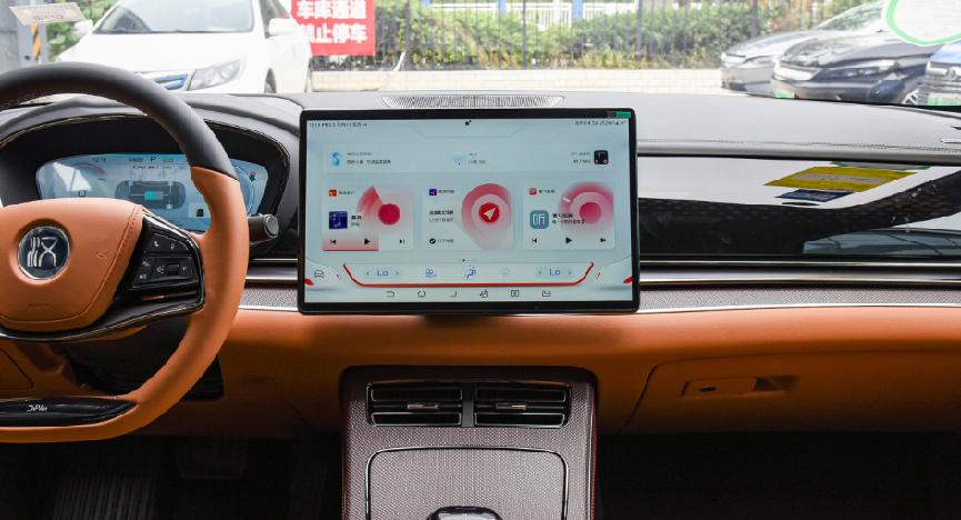 比亚迪汉ev高配百公里加速3.9秒,新款比亚迪汉ev百公里加速3.3秒