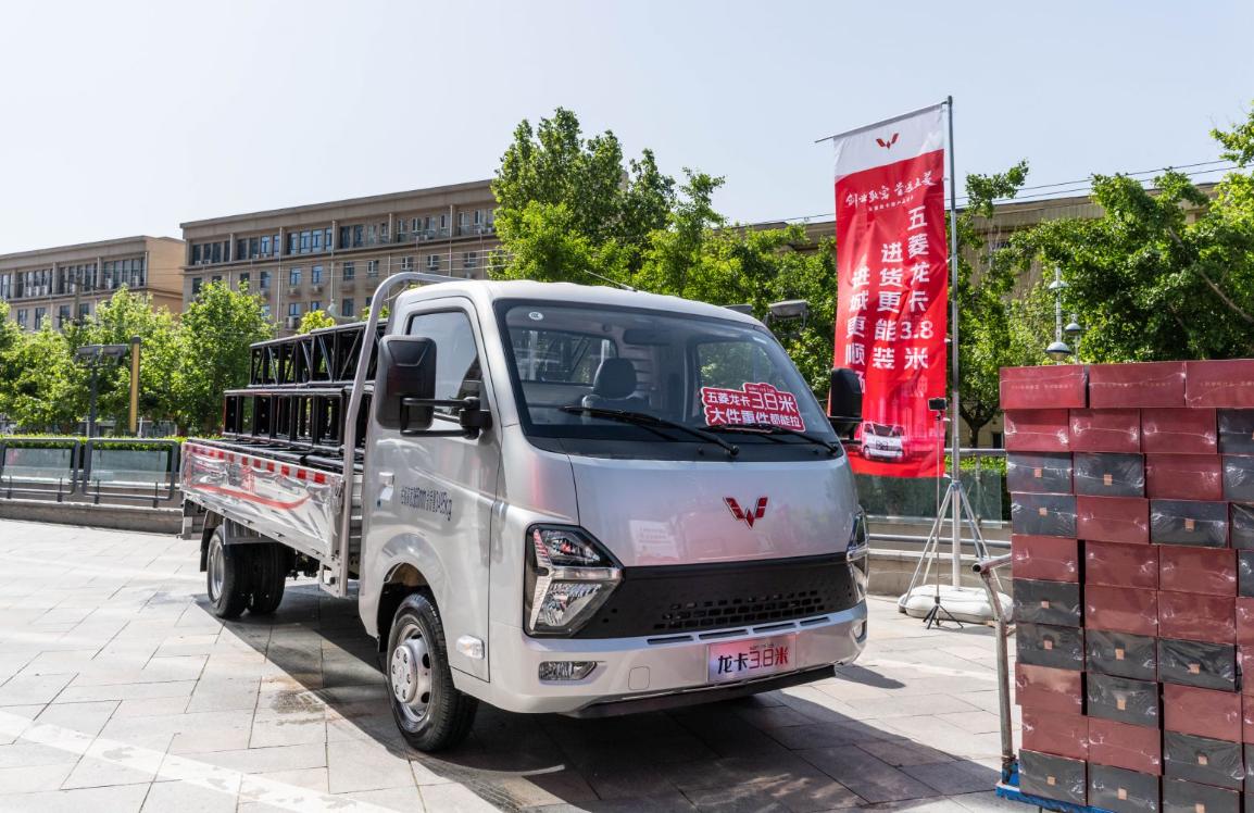 五菱龙卡货柜版售价,五菱龙卡厢货售价是多少