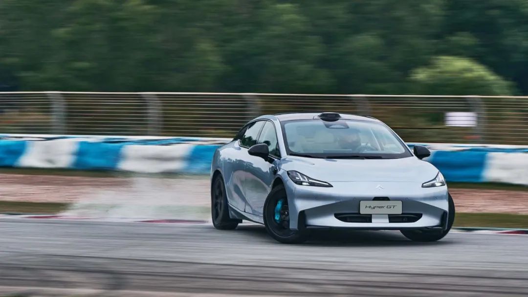 不到25万买旋翼门！这新车后驱即4秒级性能要啥特斯拉？