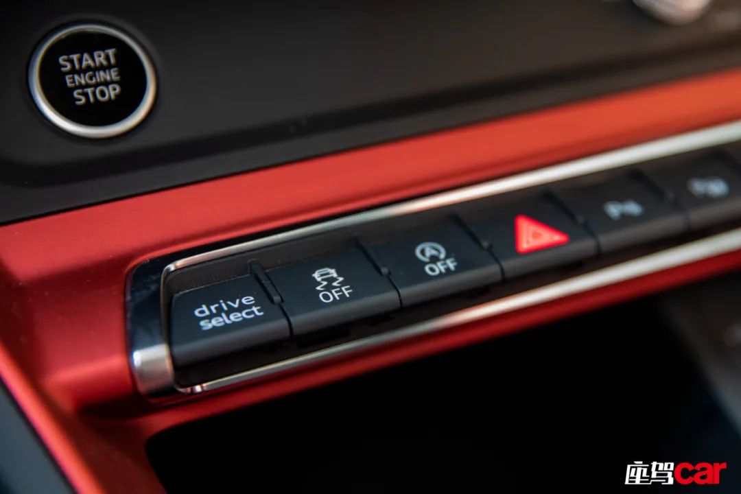 奥迪q31.4t和2.0t哪款好,奥迪q32022款40tfsi时尚动感型