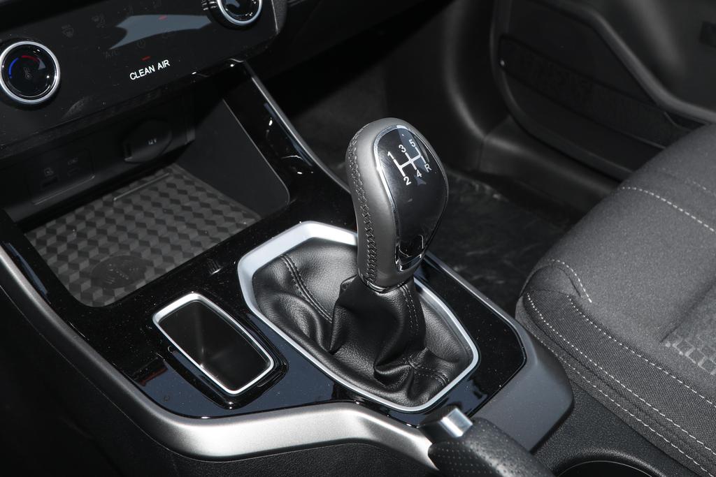 瑞虎5X内饰,瑞虎5x1.5l发动机怎么样