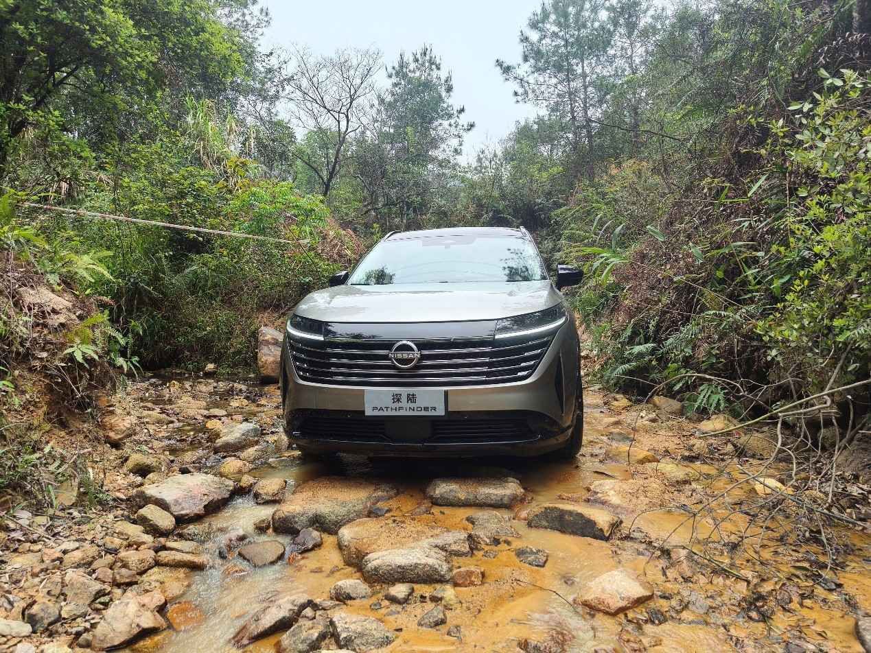 日产探路者2024最新款黑色,东风日产探陆深度测评