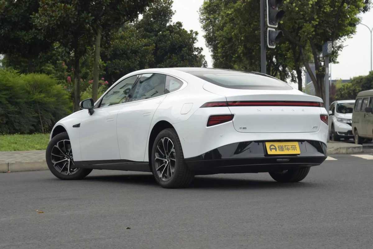 新能源汽车比亚迪小鹏特斯拉,特斯拉比亚迪小鹏自动驾驶比较