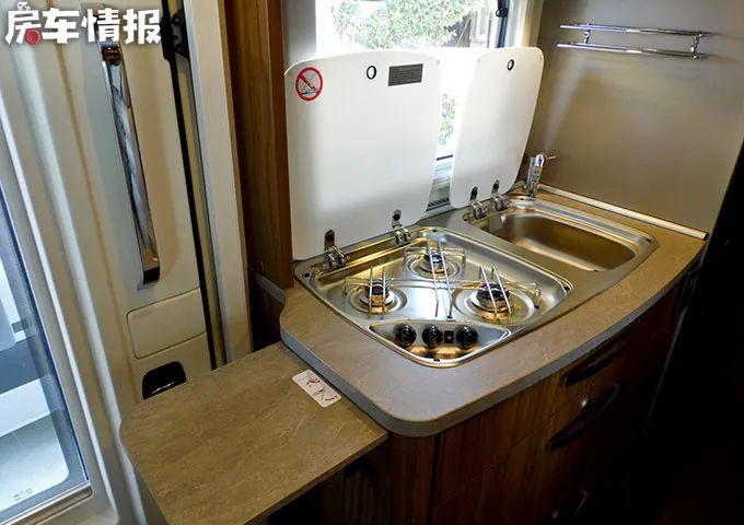 极其罕见的奔驰车,进口奔驰t型房车5.99米