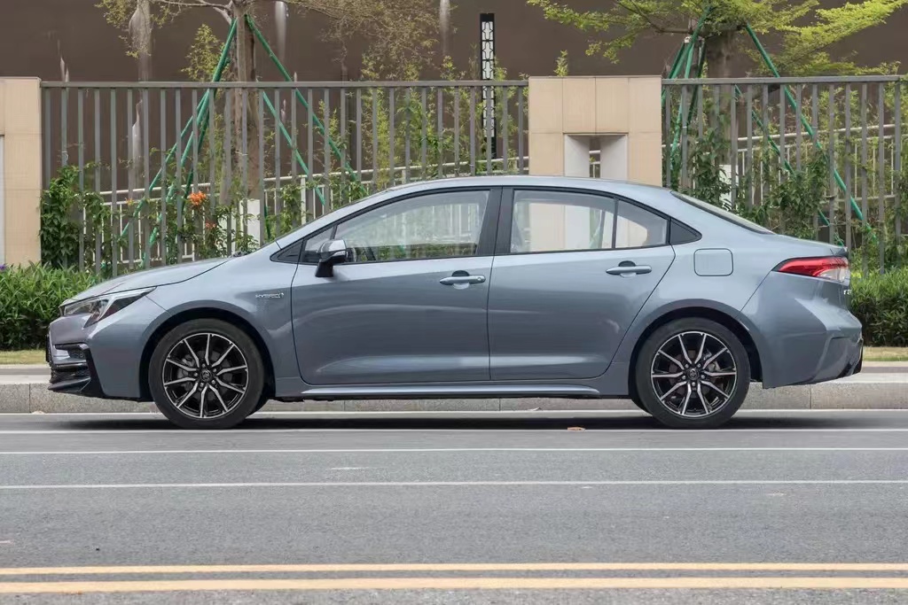 雷凌外观时尚性价比高适合年轻人,雷凌手动时尚版车怎么样