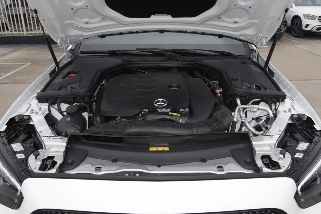 优雅与霸气共存的豪车,奔驰e级2022款300l运动豪华