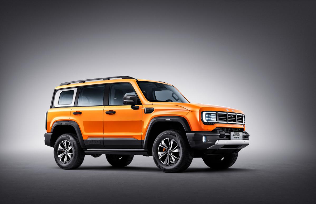 bj40城市猎人版越野实测,bj40环塔冠军版和坦克300征服者