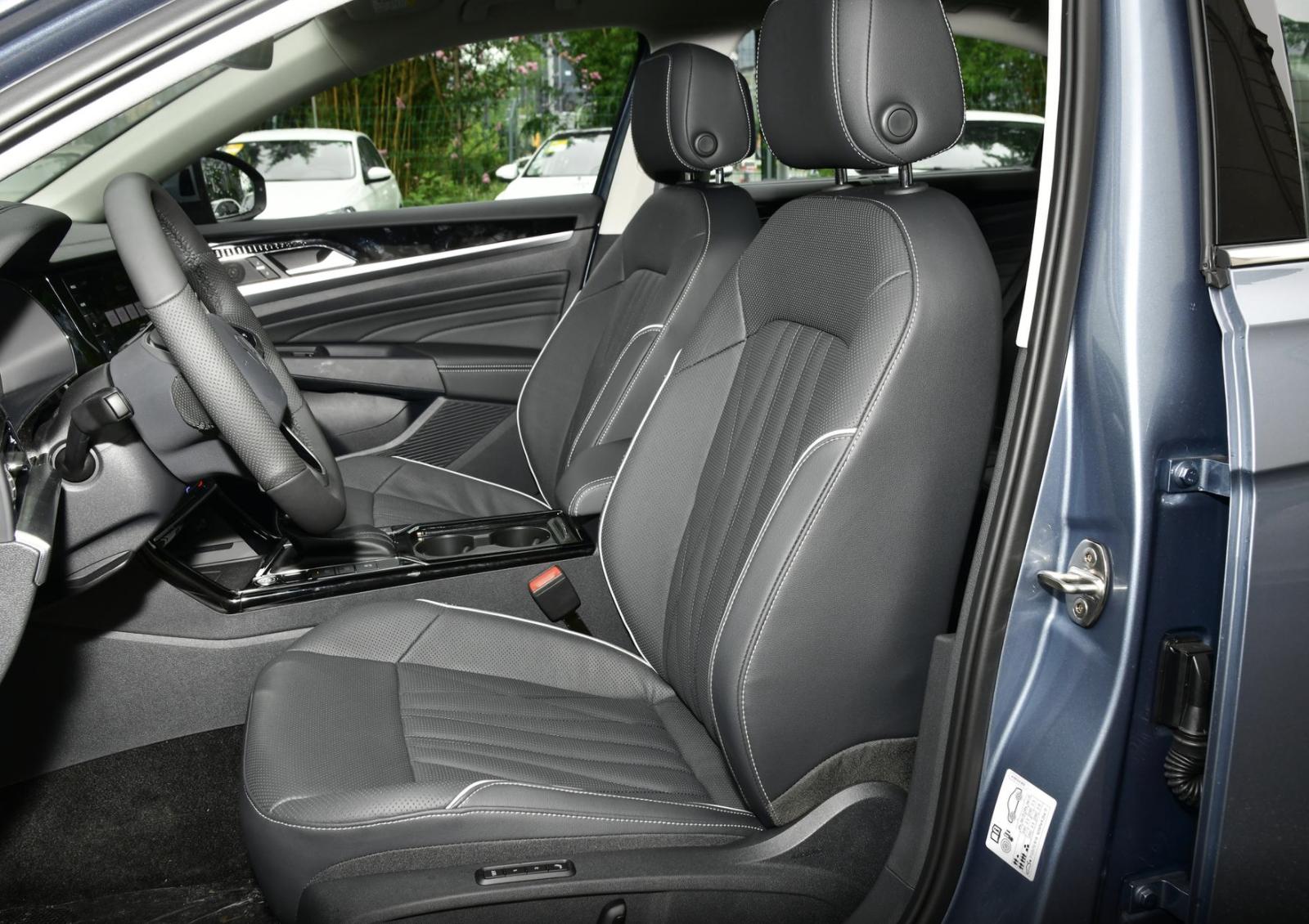 别克君越对比帕萨特,别克君越跟大众帕萨特怎么选