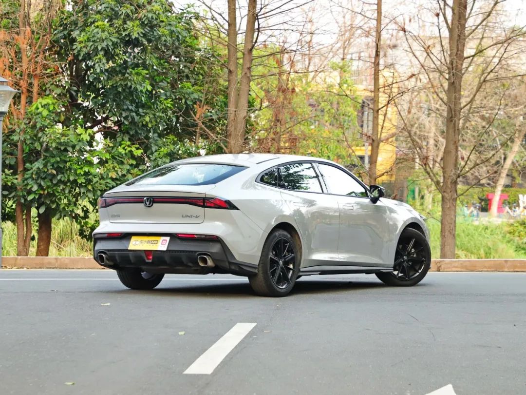 10万买艾瑞泽8还是买别的,univ和艾瑞泽8高能版