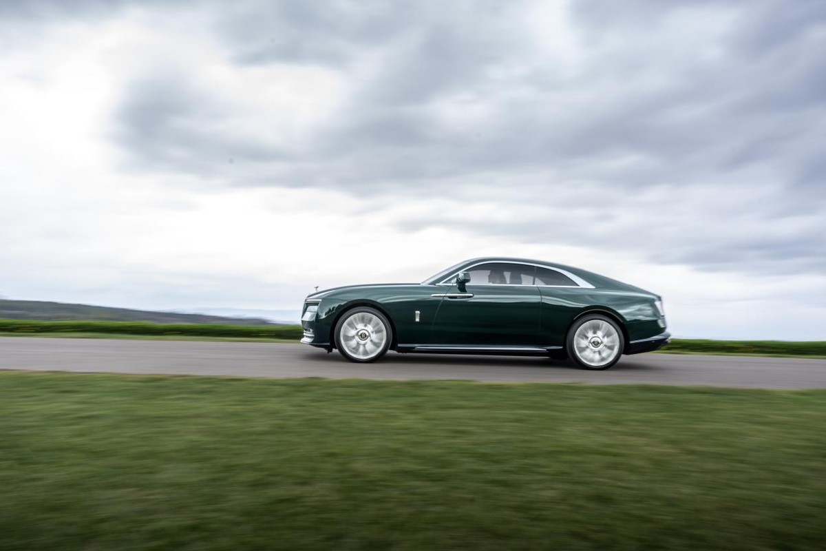 体验劳斯莱斯新款闪灵,闪灵劳斯莱斯v12