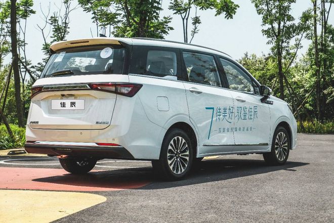 打工人的最爱,不到十万就能落地的大7座,还瞅啥GL8GM8