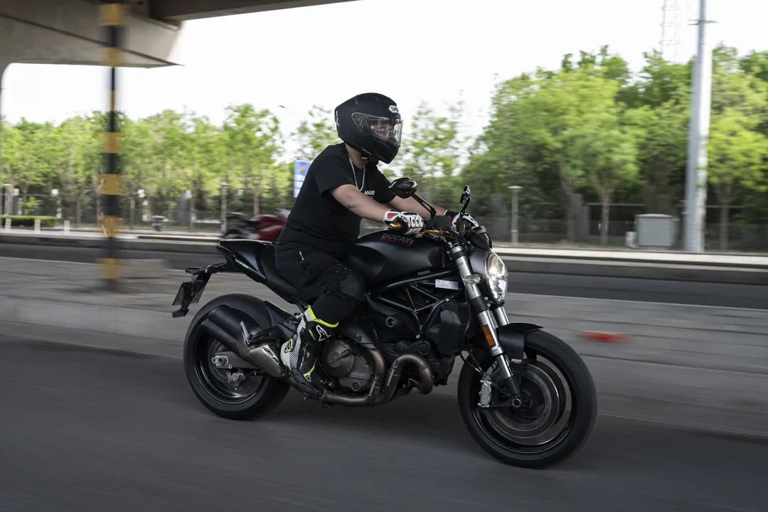 杜卡迪821座高测评,杜卡迪821试驾视频最新