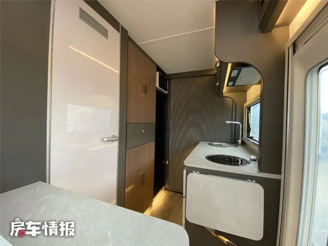 30万带单拓展的轻卡房车,可以带拖挂房车的轻卡房车