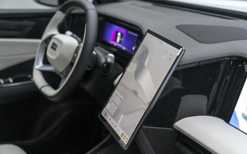 吉利银河l7紧凑型suv,吉利银河suvl7的颜色价格有区别吗