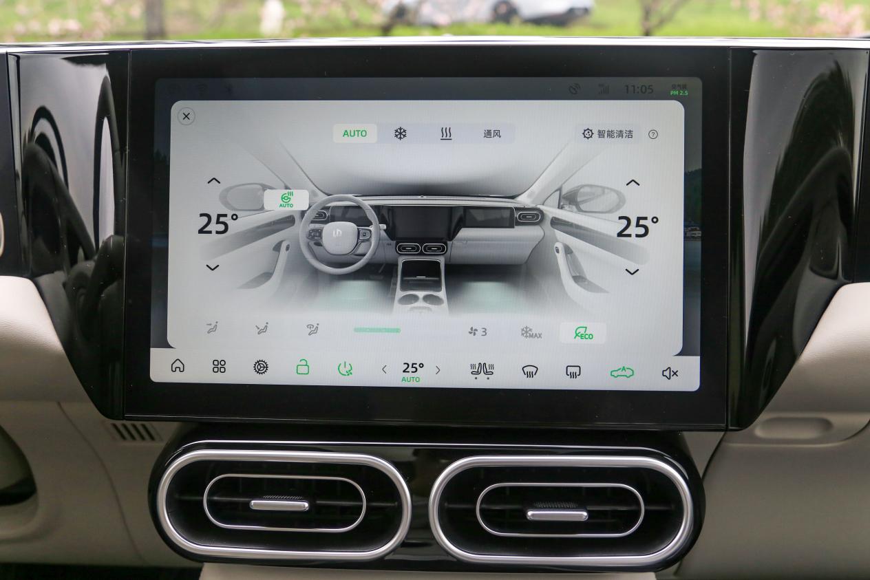 2023入门版c01和c11哪个值得买,零跑c01最新款试驾