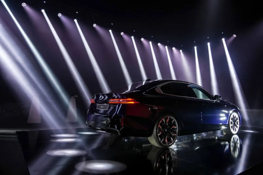 丹泉石蓝G605系配备M运动套装之后，气质一下就有了！