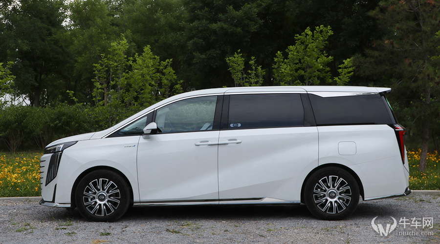 广汽传祺e9mpv油电混合,广汽传祺新mpve9震撼来袭