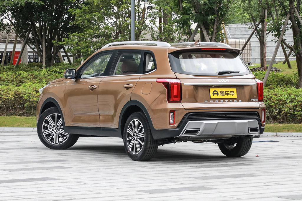 澎湃动力顶级性能,东风起亚小型suv智跑试驾