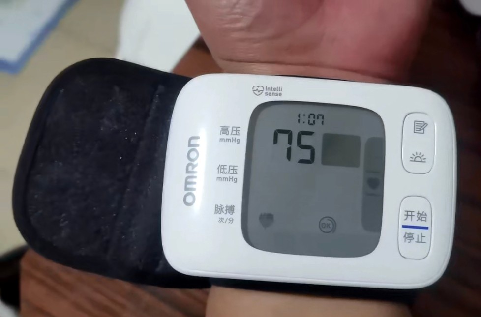 什么牌子的血压计测量得最准,腕带血压计与臂式血压计准确度