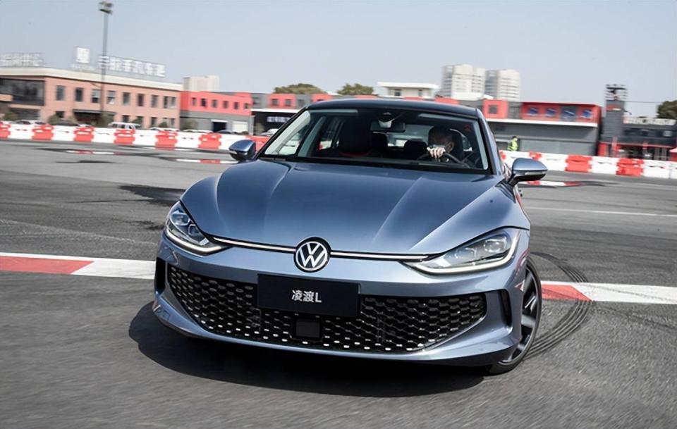 mg7至美优雅和凌渡酷辣对比,十五万左右高颜值的轿跑