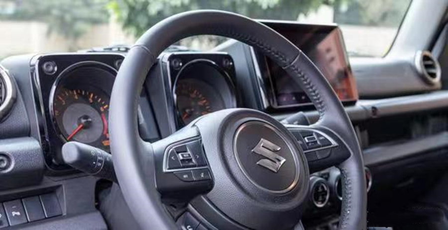 铃木吉姆尼五门版抵达港口,铃木吉姆尼2024款落地价