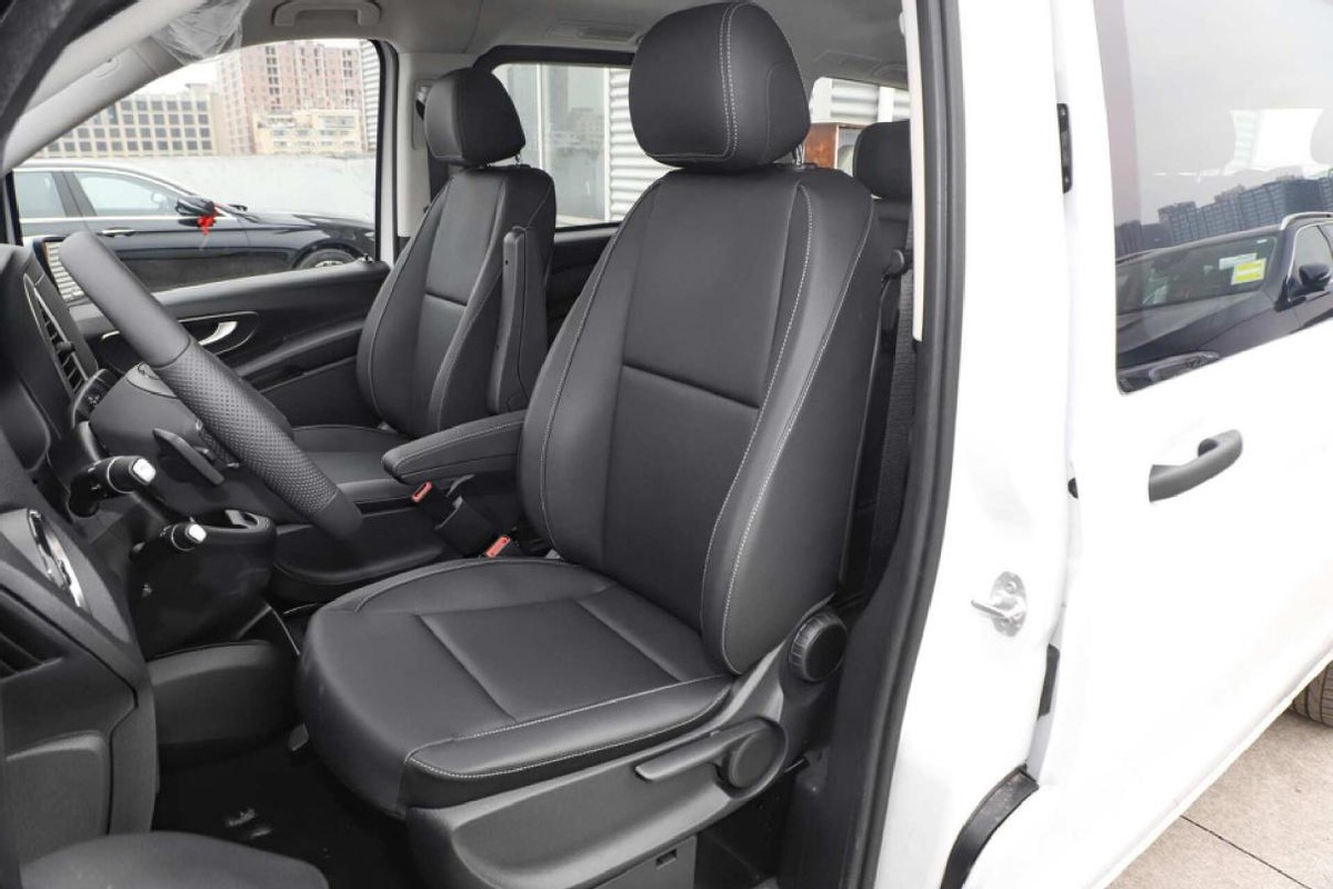 奔驰威霆2023款9at油耗多少,奔驰威霆9座裸车