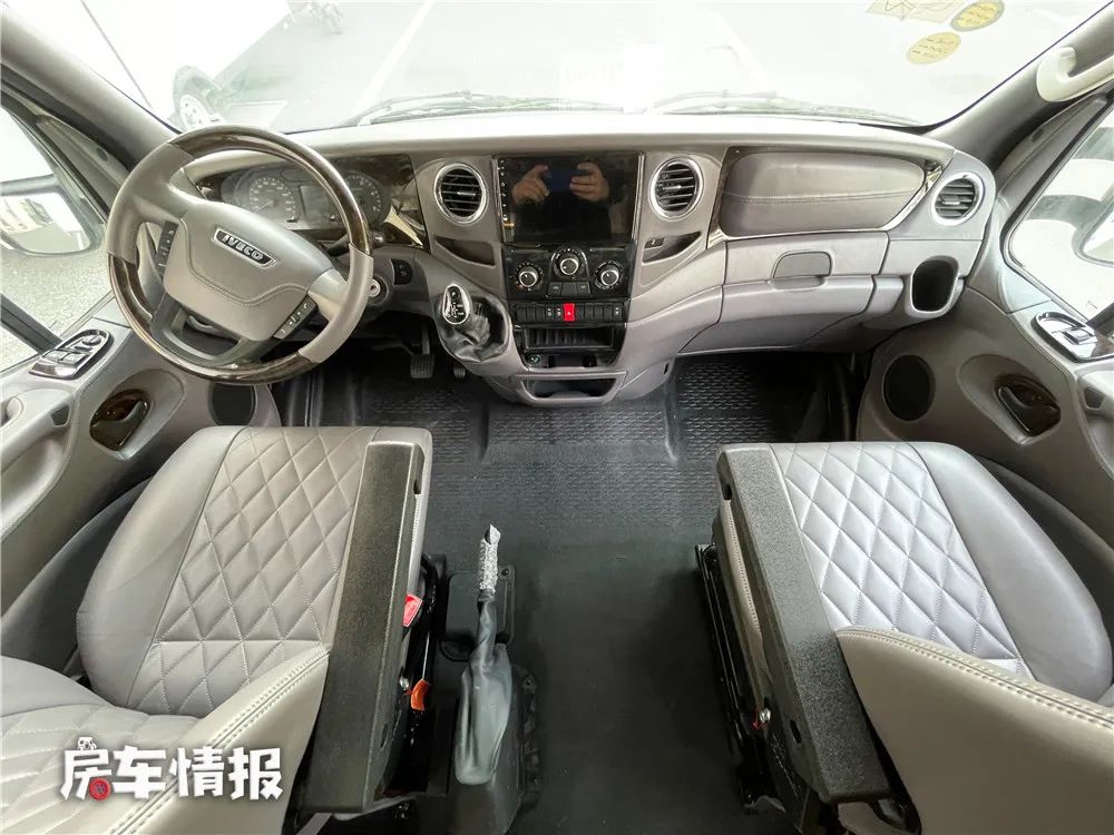 依维柯房车短轴高顶四驱b型房车,依维柯房车推荐10万到20万之间7座