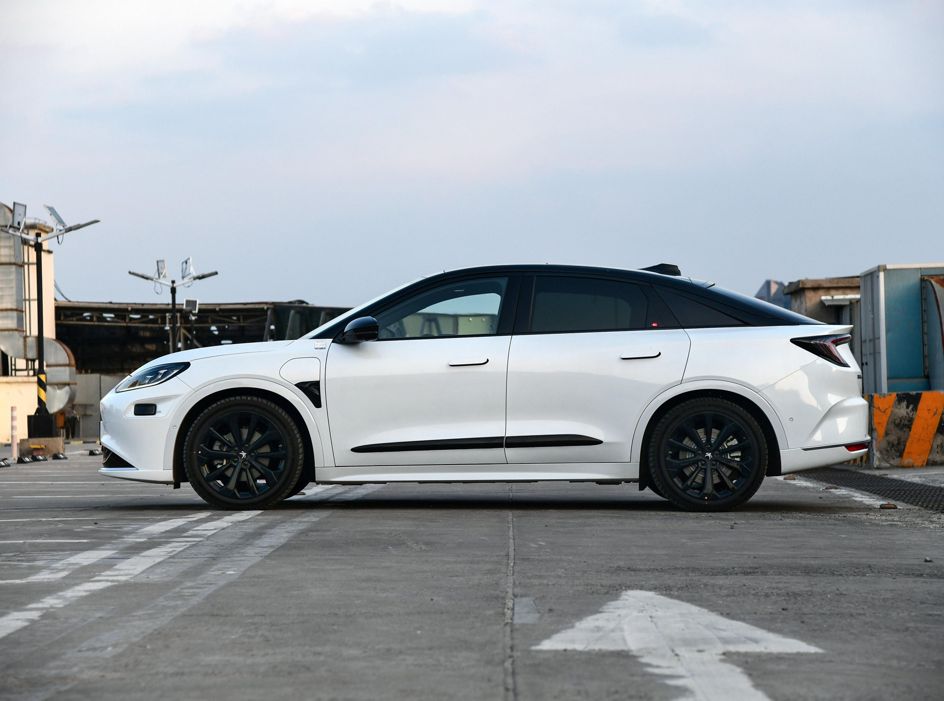 宋plusdmi2022款200公里纯电续航,2022款埃安aionvplus续航实测