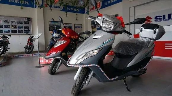 济南轻骑铃木uy125车多少钱,轻骑铃木uy125最新款多少钱