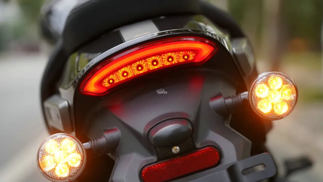 qjmotor500公路版测评,qjmotor500黑色驾驶感受测试