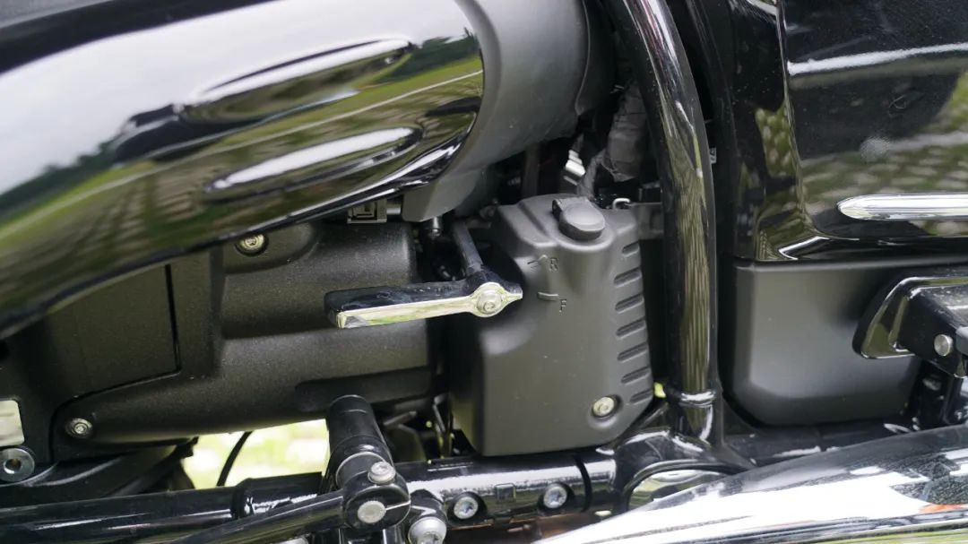 宝马最新款r系列旅行摩托车,宝马2019复古摩托