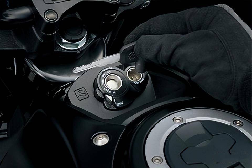 铃木骏威gsx150-3炫动版详细参数,新款铃木gsx150