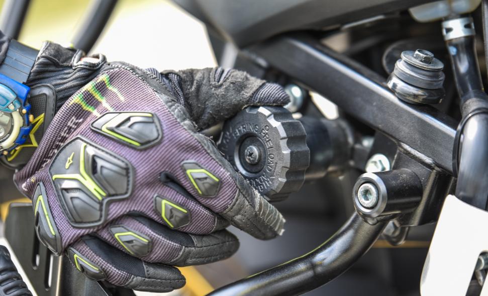 摩托车悬挂系统工作原理,越野摩托车前减震怎么调节