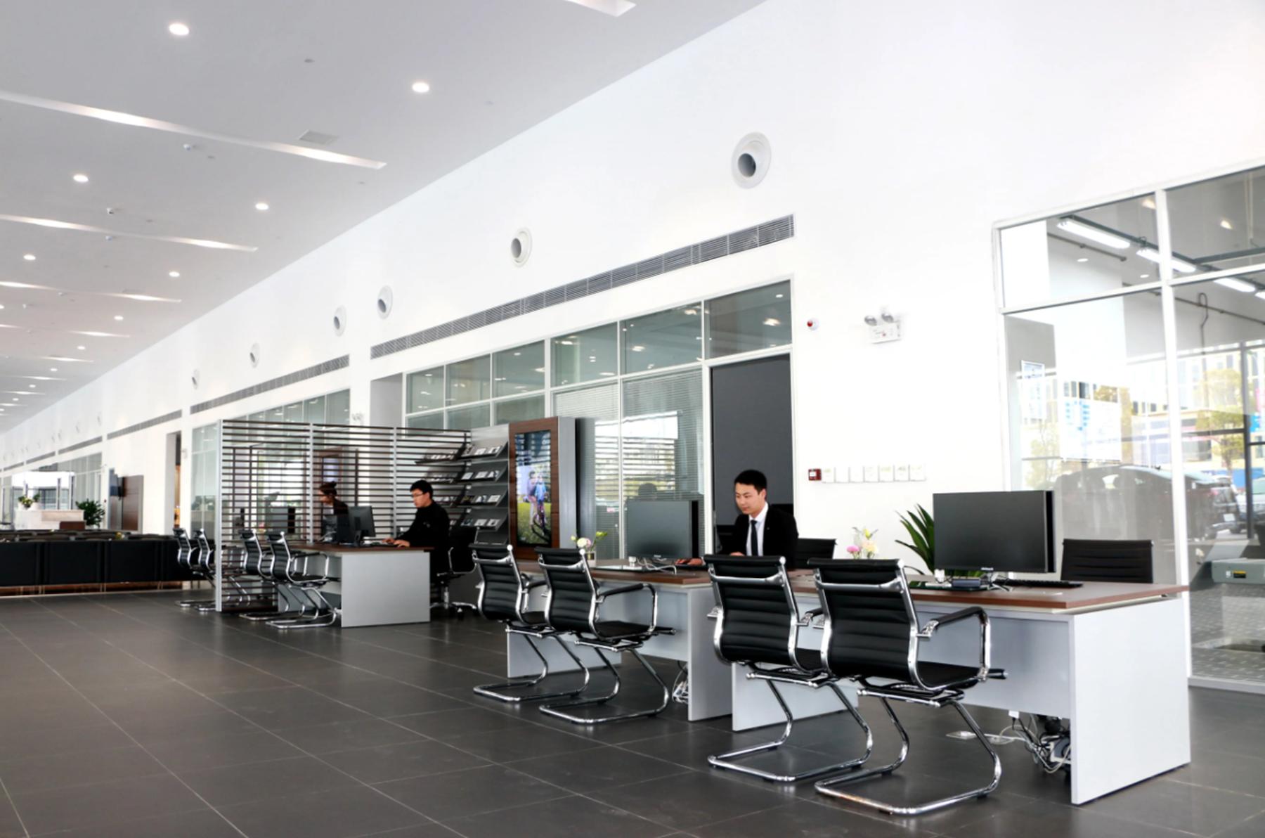 男子半年试驾80多次,男子4s店试驾奔驰