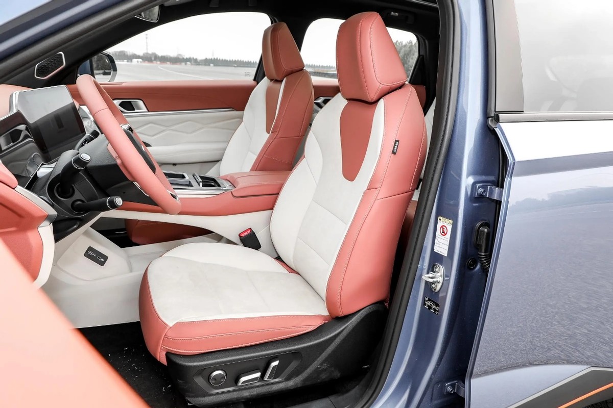 哈弗新神兽混动力值得购买吗,哈弗的神兽跟哈弗h6谁更值得买