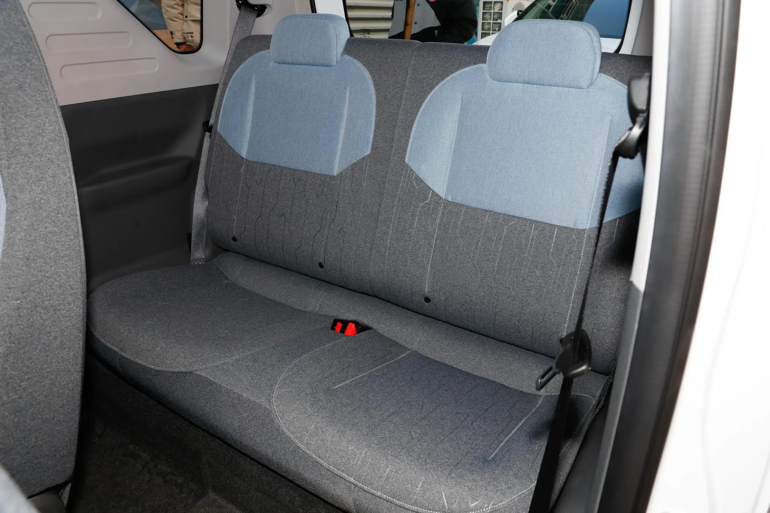 吉利熊猫和五菱宏光mini哪个大,吉利熊猫mini电动车价格