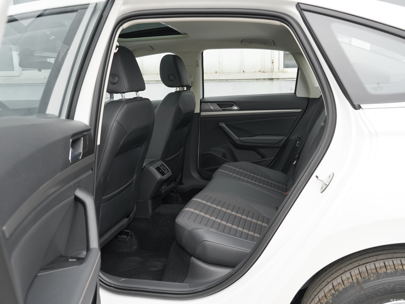 家庭的第一辆车，优惠2.2万喜提1.4T朗逸，全款14万多，油耗6L