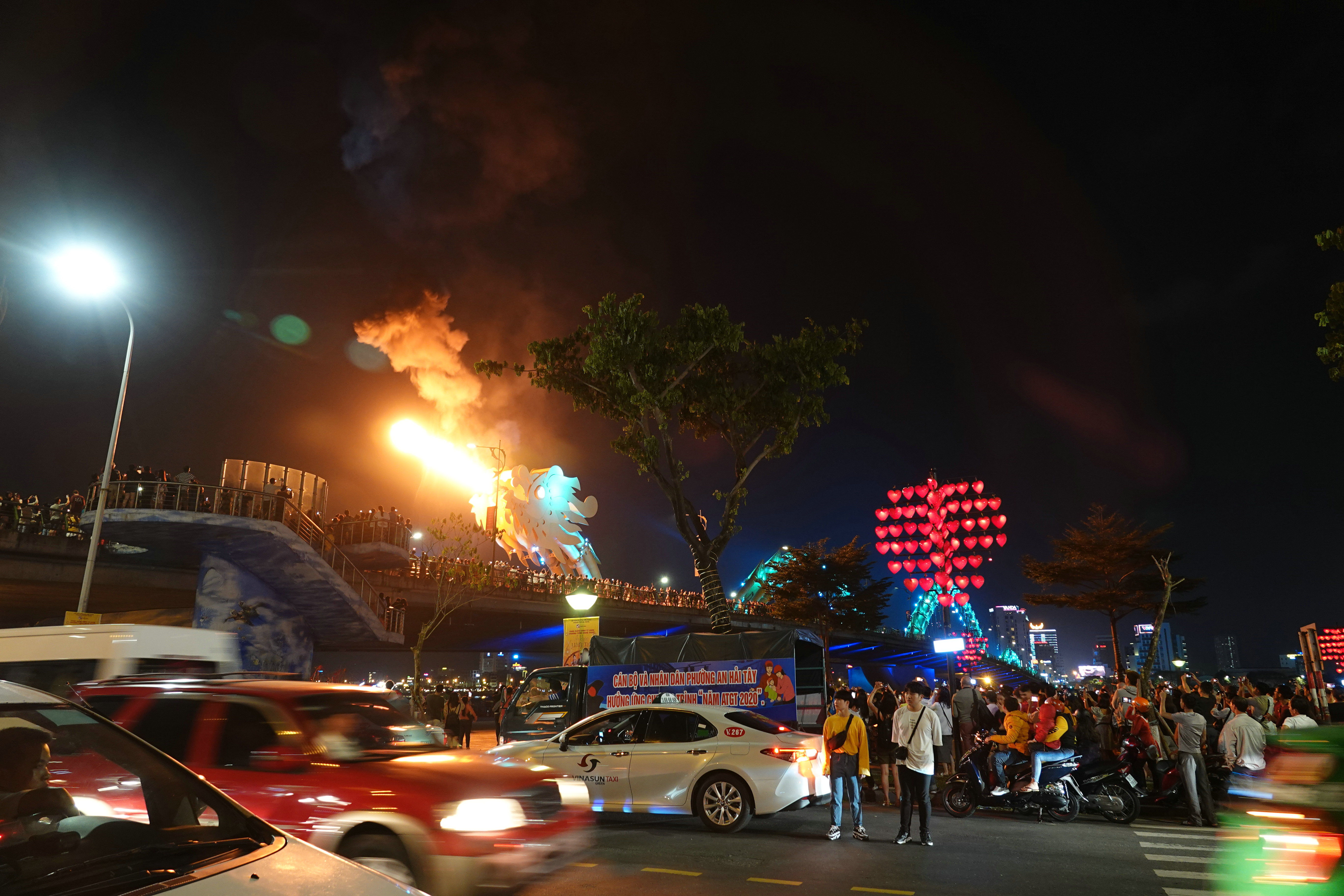 打卡越南岘港网红巴拿山佛手桥,越南岘港旅游网红打卡地